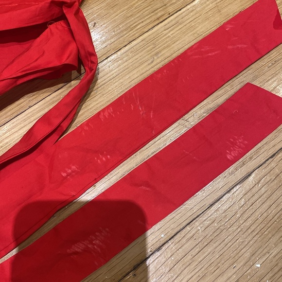 Hers&mine Woman’s red top with buff sleeves and tied sides - Picture 6 of 9
